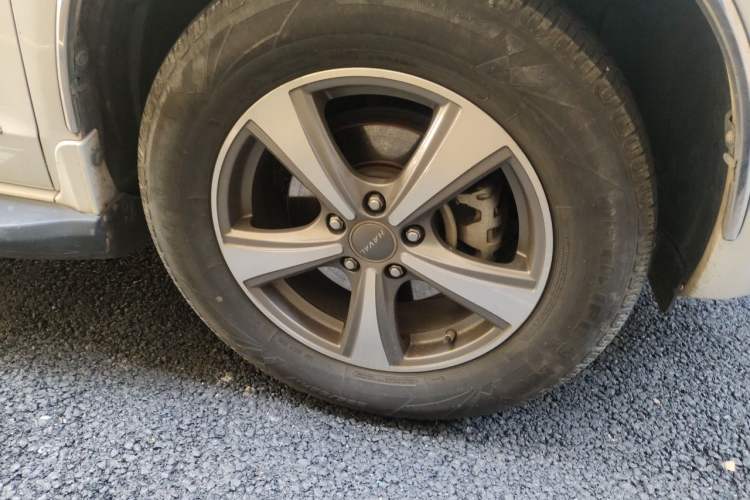 Used Haval H6 2016 Upgraded Model 1.5T Automatic Two-Wheel Drive Elite Version Right Front Wheel Hub