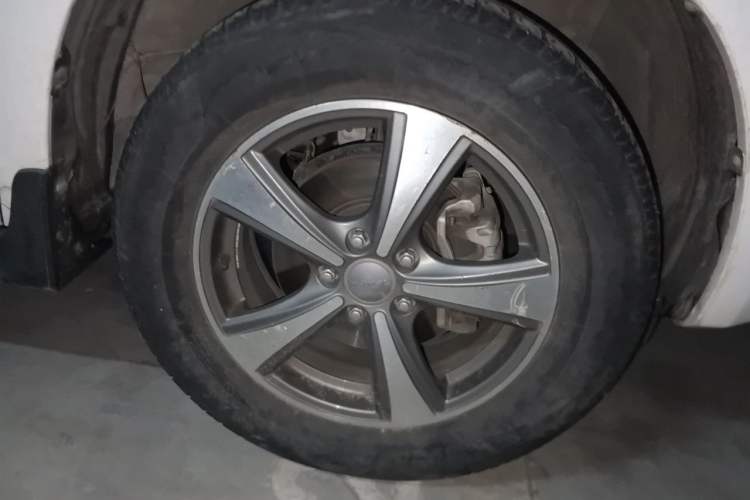 Used Haval H6 2016 Upgraded Model 1.5T Manual Two-Wheel Drive Urban Version Right Front Wheel Hub