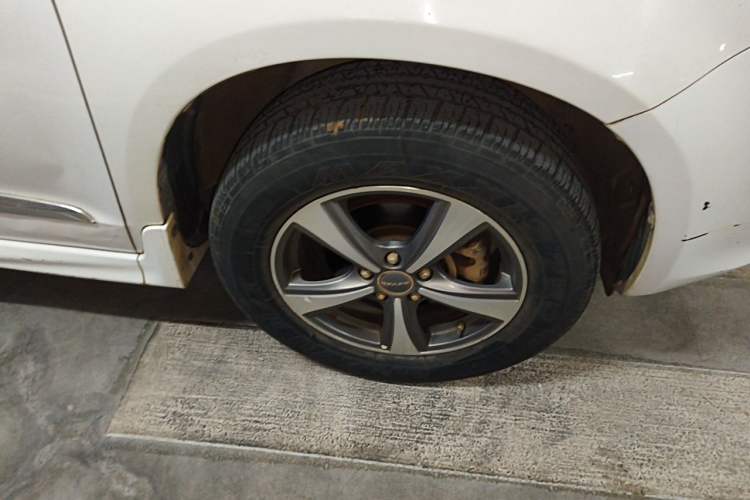 Used Haval H6 2016 Upgraded Model 1.5T Automatic Two-Wheel Drive Elite Version Right Front Wheel Hub