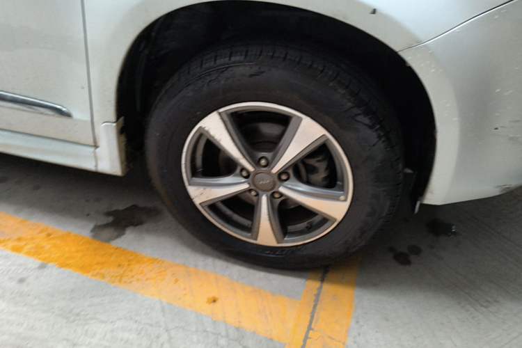 Used Haval H6 2016 Upgraded Model 1.5T Automatic Two-Wheel Drive Elite Version Right Front Wheel Hub