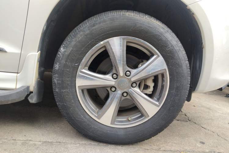 Used Haval H6 2016 Upgraded Model 1.5T Automatic Two-Wheel Drive Elite Version Right Front Wheel Hub
