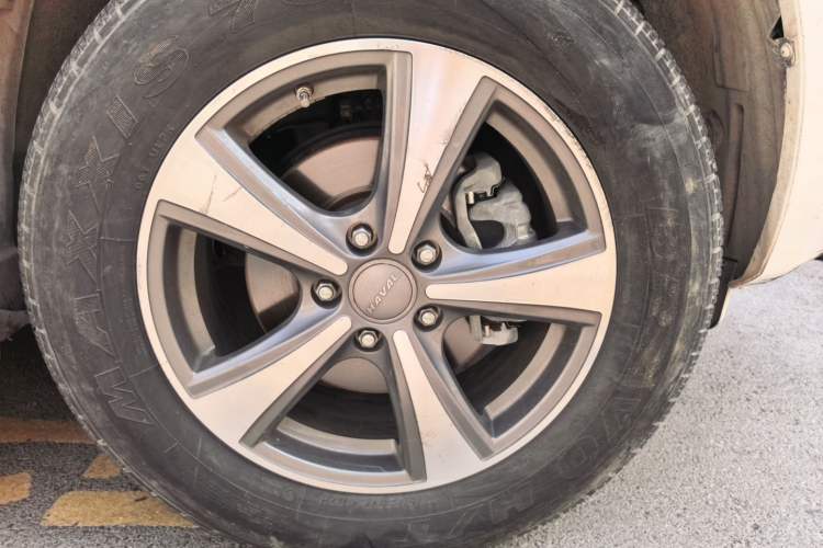 Used Haval H6 2016 Upgraded Model 1.5T Automatic Two-Wheel Drive Elite Version Right Front Wheel Hub