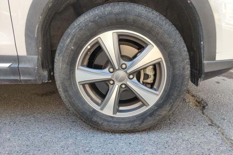Used Haval H6 2016 Upgraded Model 1.5T Manual Two-Wheel Drive Urban Version Right Front Wheel Hub