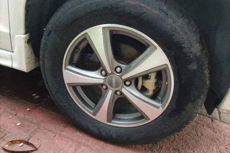 Used Haval H6 2016 Upgraded Model 1.5T Manual Two-Wheel Drive Elite Version Right Front Wheel Hub