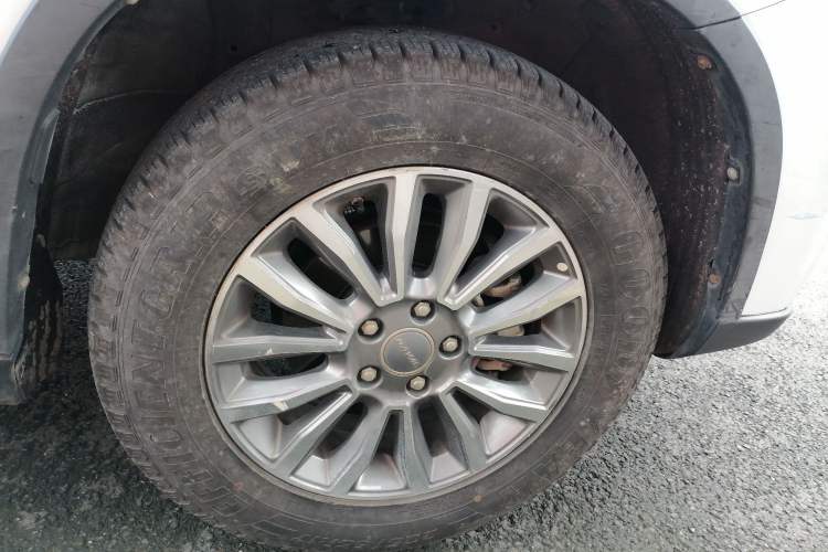 Used Haval H6 2016 Upgraded Model 1.5T Automatic Two-Wheel Drive Elite Version Right Front Wheel Hub