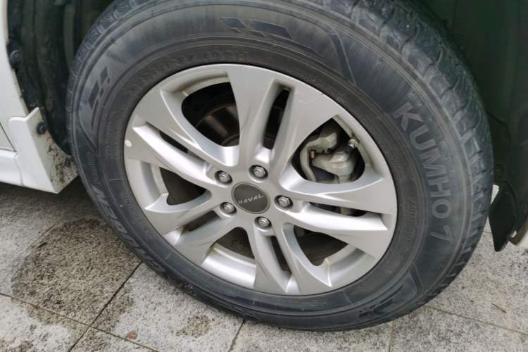 Used Haval H6 2016 Upgraded Model 1.5T Automatic Two-Wheel Drive Elite Version Right Front Wheel Hub