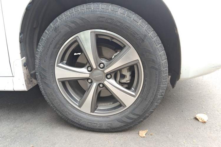 Used Haval H6 2016 Upgraded Model 1.5T Manual Two-Wheel Drive Elite Version Right Front Wheel Hub