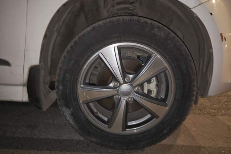 Used Haval H6 2016 Upgraded Model 1.5T Manual Two-Wheel Drive Urban Version Right Front Wheel Hub