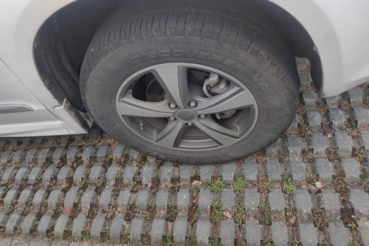 Used Haval H6 2016 Upgraded Model 1.5T Automatic Two-Wheel Drive Elite Version Right Front Wheel Hub