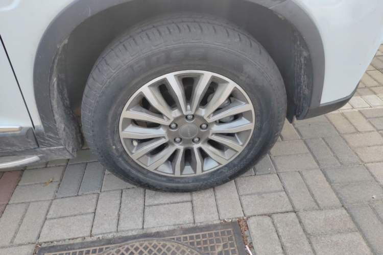 Used Haval H6 2016 Upgraded Model 1.5T Automatic Two-Wheel Drive Elite Version Right Front Wheel Hub