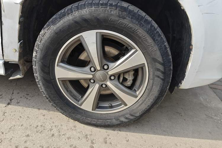 Used Haval H6 2016 Upgraded Model 1.5T Manual Two-Wheel Drive Elite Version Right Front Wheel Hub