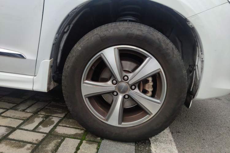Used Haval H6 2016 Upgraded Model 1.5T Automatic Two-Wheel Drive Elite Version Right Front Wheel Hub