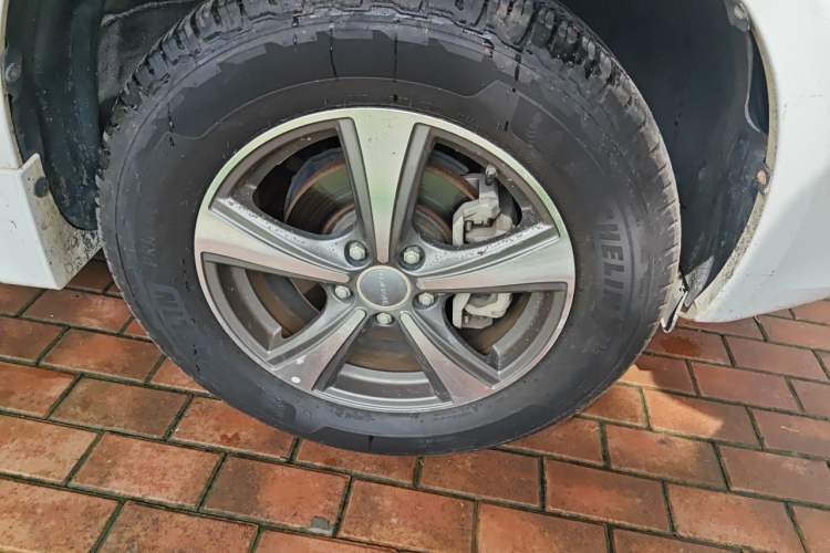 Used Haval H6 2016 Upgraded Model 1.5T Automatic Two-Wheel Drive Elite Version Right Front Wheel Hub