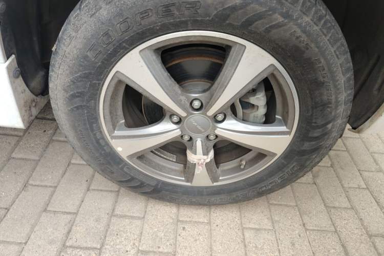 Used Haval H6 2016 Upgraded Model 1.5T Manual Two-Wheel Drive Elite Version Right Front Wheel Hub