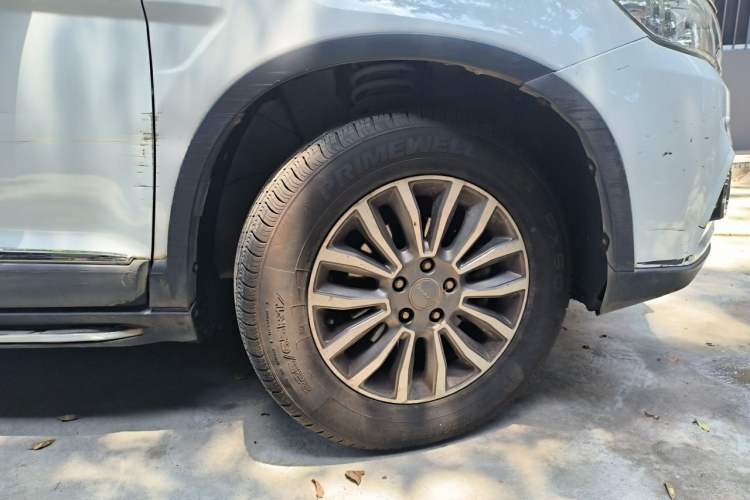 Used Haval H6 2016 Upgraded Model 1.5T Automatic Two-Wheel Drive Elite Version Right Front Wheel Hub
