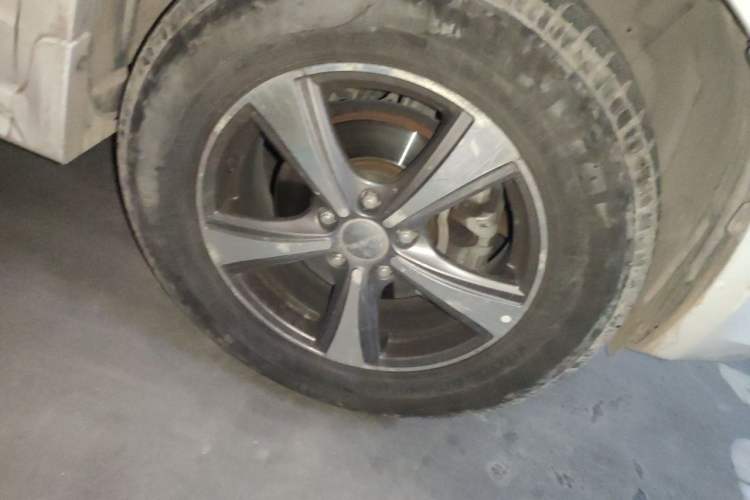 Used Haval H6 2016 Upgraded Model 1.5T Automatic Two-Wheel Drive Elite Version Right Front Wheel Hub