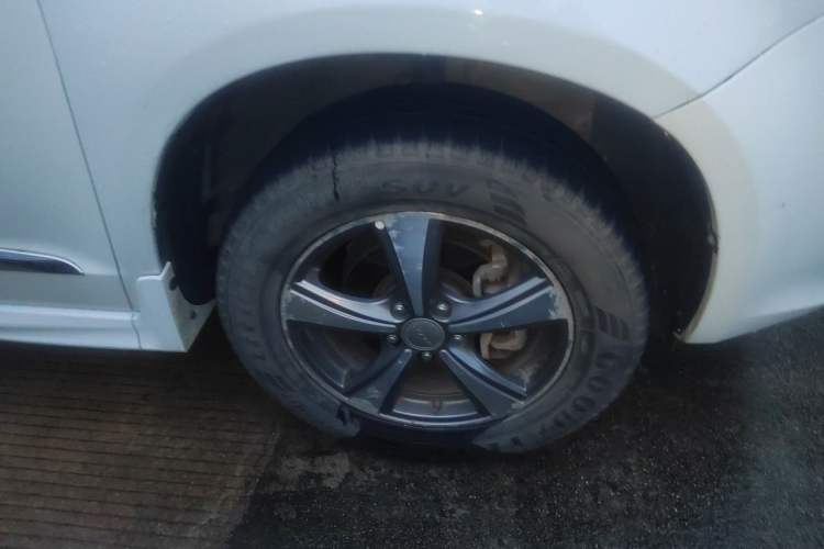 Used Haval H6 2016 Upgraded Model 1.5T Automatic Two-Wheel Drive Elite Version Right Front Wheel Hub