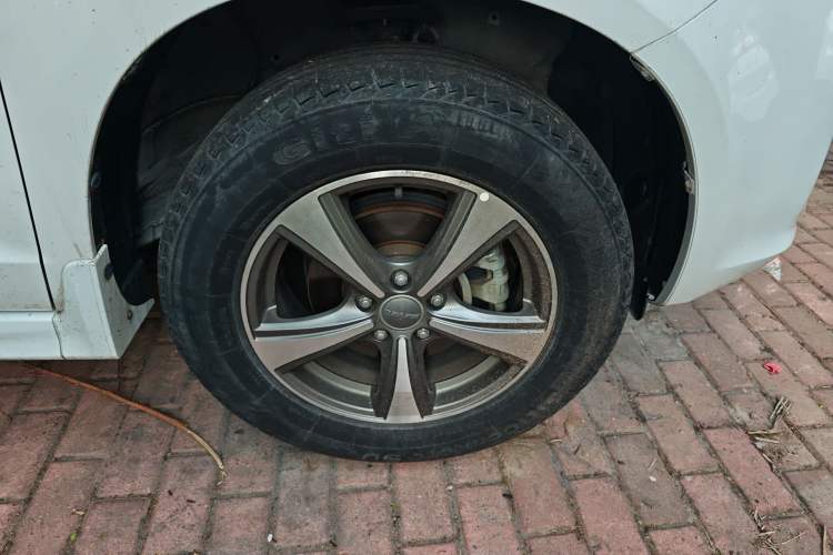 Used Haval H6 2016 Upgraded Model 1.5T Manual Two-Wheel Drive Urban Version Right Front Wheel Hub