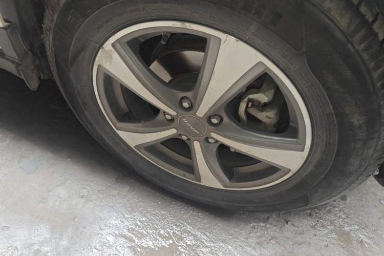 Used Haval H6 2016 Upgraded Model 1.5T Automatic Two-Wheel Drive Elite Version Right Front Wheel Hub