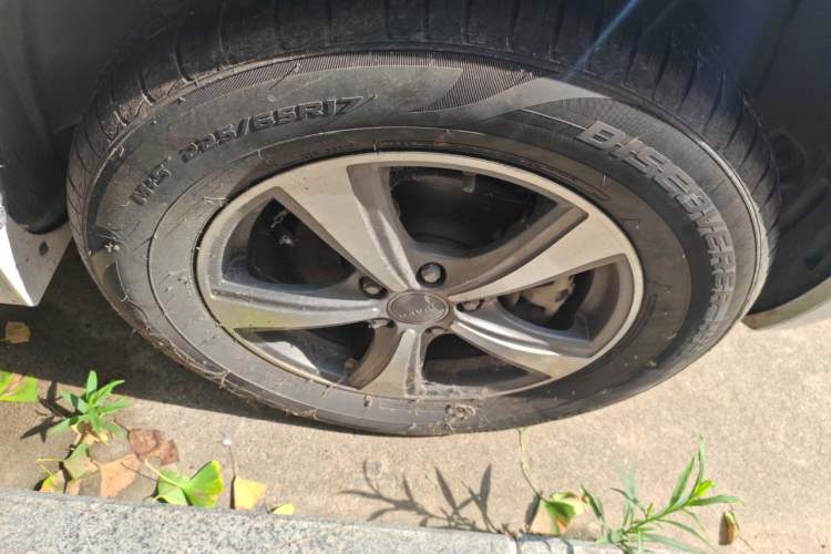 Used Haval H6 2016 Upgraded Model 1.5T Manual Two-Wheel Drive Elite Version Right Front Wheel Hub