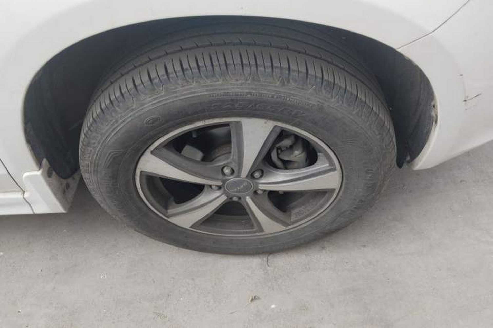 Used Haval H6 2016 Upgraded Model 1.5T Manual Two-Wheel Drive Elite Version Right Front Wheel Hub