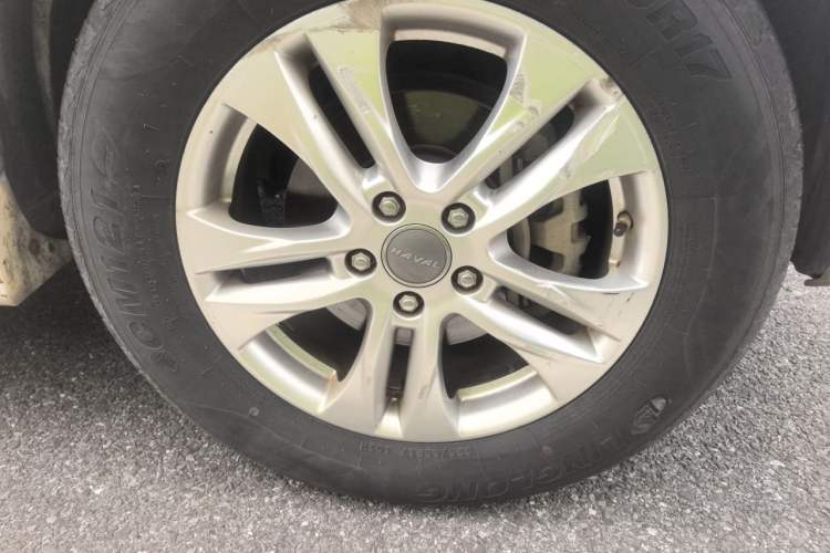 Used Haval H6 2016 Upgraded Model 1.5T Automatic Two-Wheel Drive Elite Version Right Front Wheel Hub