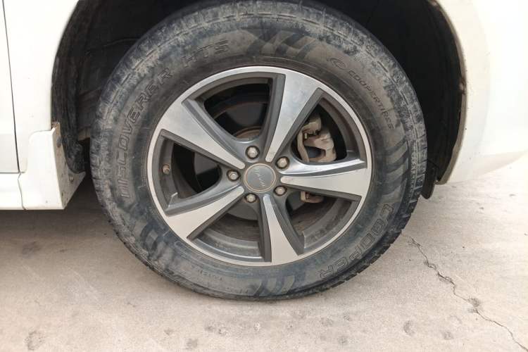 Used Haval H6 2016 Upgraded Model 1.5T Manual Two-Wheel Drive Elite Version Right Front Wheel Hub