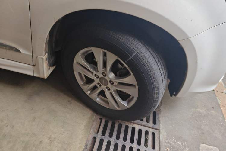 Used Haval H6 2016 Upgraded Model 1.5T Automatic Two-Wheel Drive Elite Version Right Front Wheel Hub