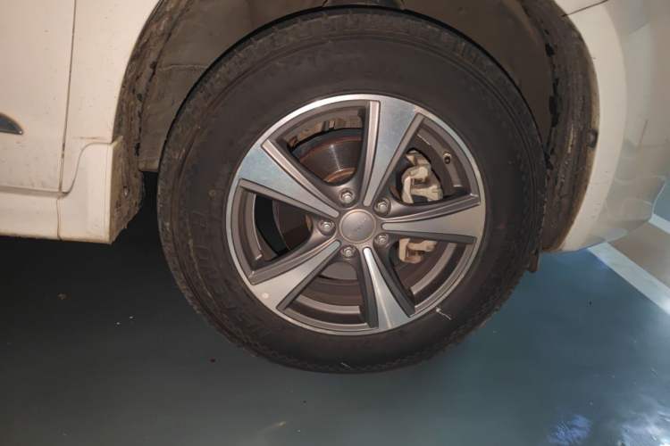 Used Haval H6 2016 Upgraded Model 1.5T Manual Two-Wheel Drive Elite Version Right Front Wheel Hub