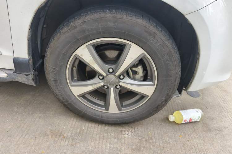 Used Haval H6 2016 Upgraded Model 1.5T Automatic Two-Wheel Drive Elite Version Right Front Wheel Hub