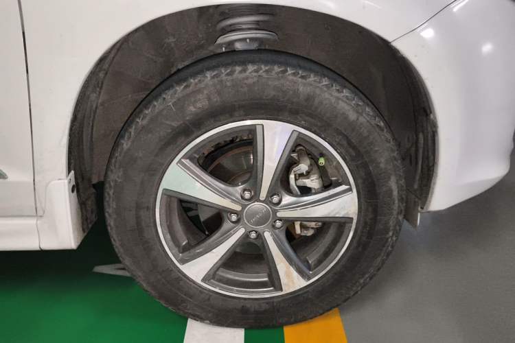 Used Haval H6 2016 Upgraded Model 1.5T Manual Two-Wheel Drive Elite Version Right Front Wheel Hub