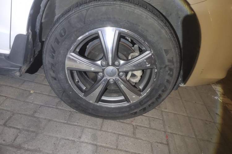 Used Haval H6 2016 Upgraded Model 1.5T Manual Two-Wheel Drive Elite Version Right Front Wheel Hub