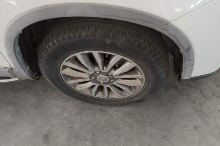Used Haval H6 2016 Upgraded Model 1.5T Automatic Two-Wheel Drive Elite Version Right Front Wheel Hub