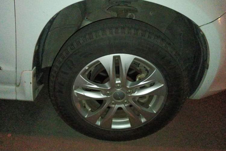 Used Haval H6 2016 Upgraded Model 1.5T Automatic Two-Wheel Drive Elite Version Right Front Wheel Hub