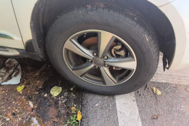 Used Haval H6 2016 Upgraded Model 1.5T Manual Two-Wheel Drive Urban Version Right Front Wheel Hub