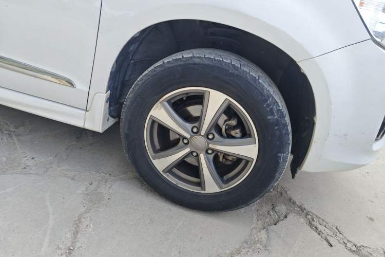 Used Haval H6 2016 Upgraded Model 1.5T Manual Two-Wheel Drive Elite Version Right Front Wheel Hub