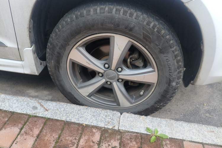 Used Haval H6 2016 Upgraded Model 1.5T Automatic Two-Wheel Drive Elite Version Right Front Wheel Hub