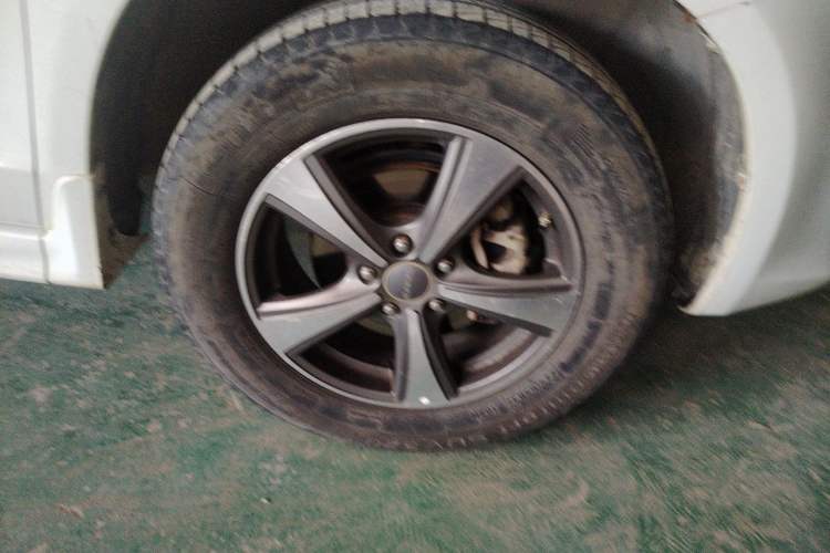 Used Haval H6 2016 Upgraded Model 1.5T Automatic Two-Wheel Drive Elite Version Right Front Wheel Hub