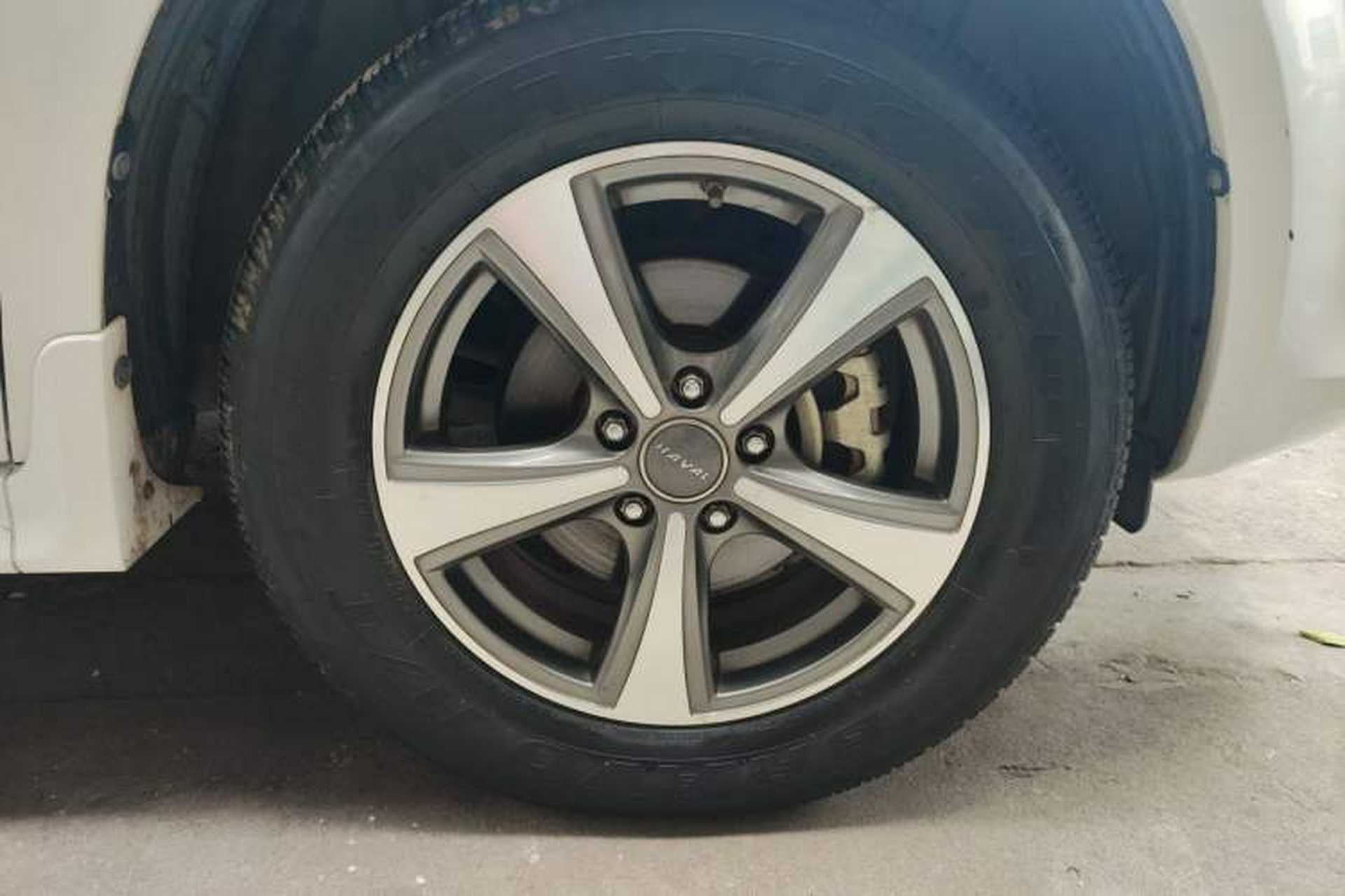 Used Haval H6 2016 Upgraded Model 1.5T Automatic Two-Wheel Drive Elite Version Right Front Wheel Hub