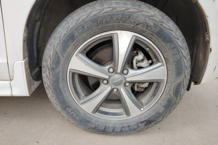 Used Haval H6 2016 Upgraded Model 1.5T Automatic Two-Wheel Drive Elite Version Right Front Wheel Hub