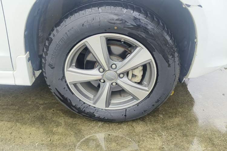 Used Haval H6 2016 Upgraded Model 1.5T Automatic Two-Wheel Drive Elite Version Right Front Wheel Hub