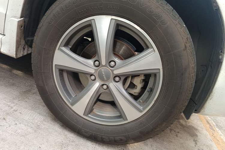 Used Haval H6 2016 Upgraded Model 1.5T Manual Two-Wheel Drive Elite Version Right Front Wheel Hub