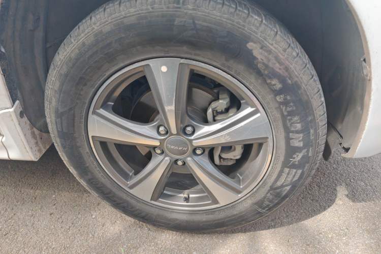 Used Haval H6 2016 Upgraded Model 1.5T Manual Two-Wheel Drive Elite Version Right Front Wheel Hub