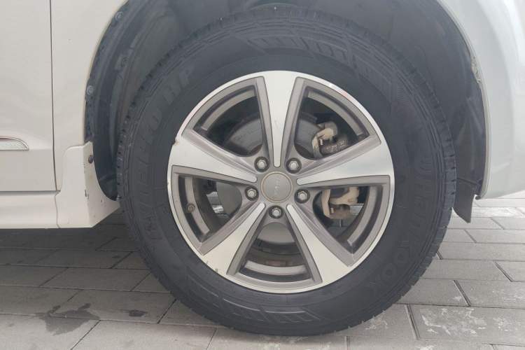 Used Haval H6 2016 Upgraded Model 1.5T Manual Two-Wheel Drive Elite Version Right Front Wheel Hub