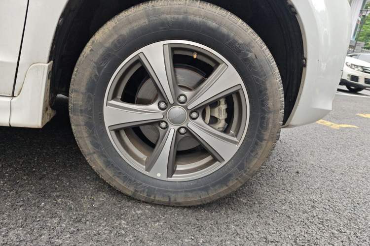 Used Haval H6 2016 Upgraded Model 1.5T Automatic Two-Wheel Drive Elite Version Right Front Wheel Hub