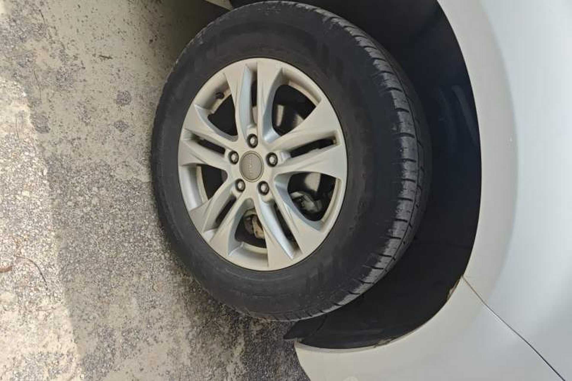 Used Haval H6 2016 Upgraded Model 1.5T Manual Two-Wheel Drive Value Edition Right Front Wheel Hub