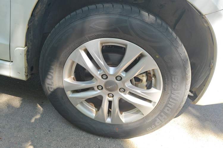 Used Haval H6 2016 Upgraded Model 1.5T Manual Two-Wheel Drive Elite Version Right Front Wheel Hub