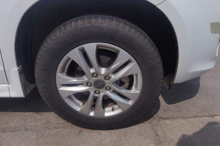 Used Haval H6 2016 Upgraded Model 1.5T Automatic Two-Wheel Drive Elite Version Right Front Wheel Hub