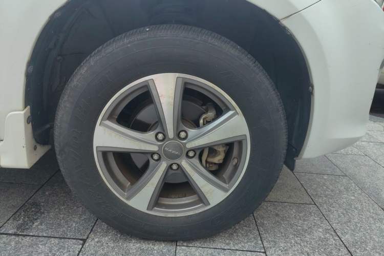 Used Haval H6 2016 Upgraded Model 1.5T Automatic Two-Wheel Drive Elite Version Right Front Wheel Hub