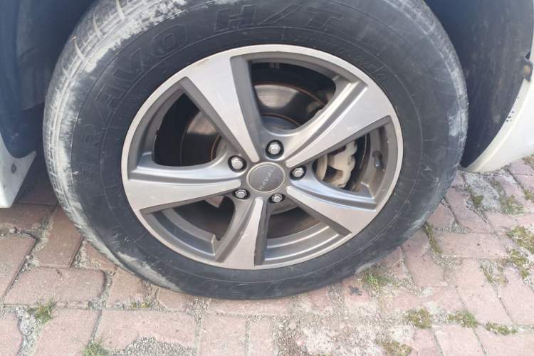 Used Haval H6 2016 Upgraded Model 1.5T Manual Two-Wheel Drive Value Edition Right Front Wheel Hub